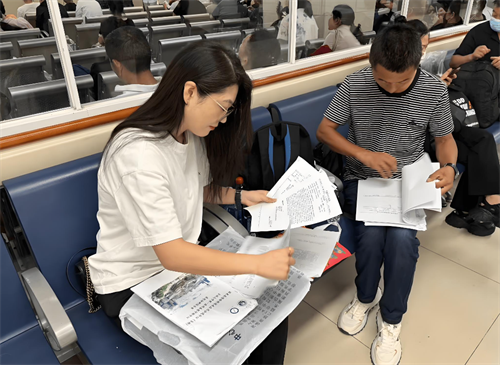 陪诊师要当好患者的“临时家人”