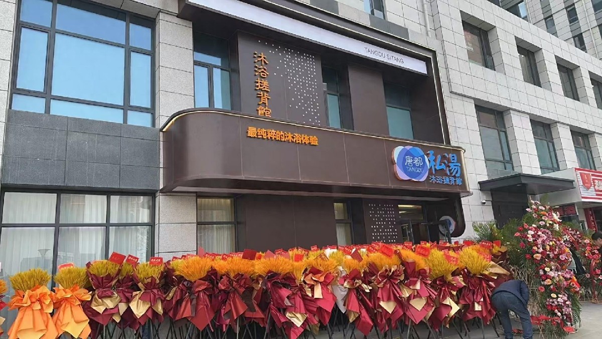 新红网总编辑张卫东应邀出席“我和我的祖国——第五届中国当代名家书画精品展暨文创高峰会”开幕式