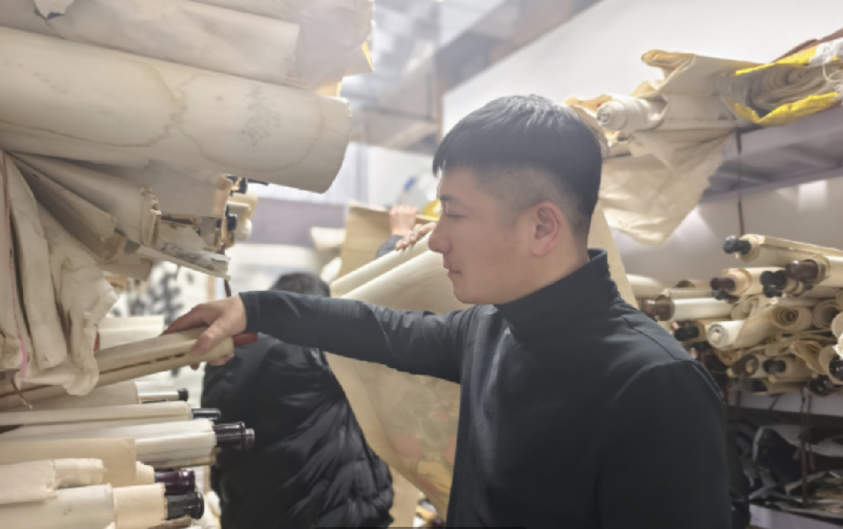 北京丰宝斋的温情瞬间：徐亚南的善举与社会责任