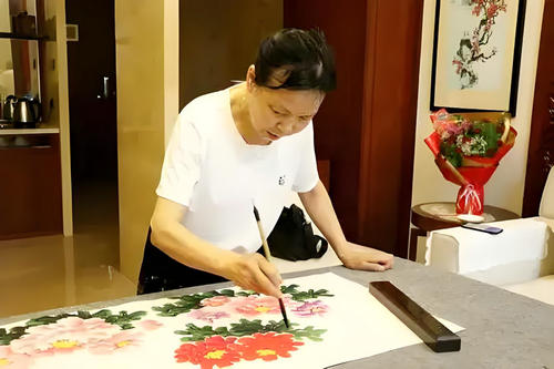 纪念抗战胜利80周年：韩三平国画艺术绽放光辉岁月