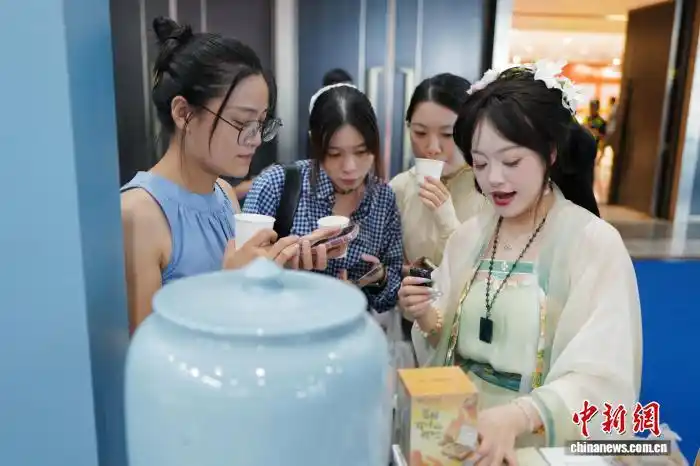 中医药创新成果展览会在杭州举行